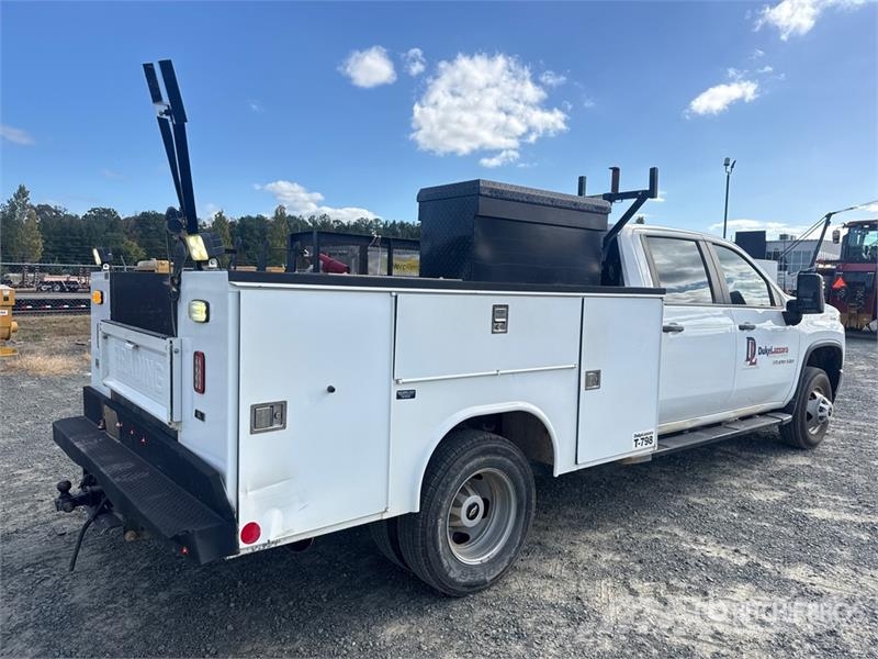 GMC Silverado 3500HD 4x4 Crew Cab Utility Truck Vieglais kravas automobilis/izkraušana no sāniem