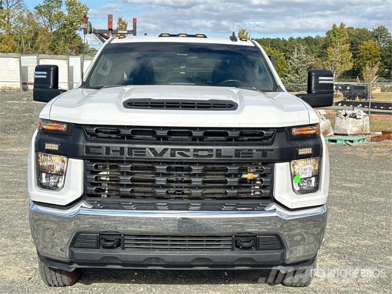 GMC Silverado 3500HD 4x4 Crew Cab Utility Truck Vieglais kravas automobilis/izkraušana no sāniem
