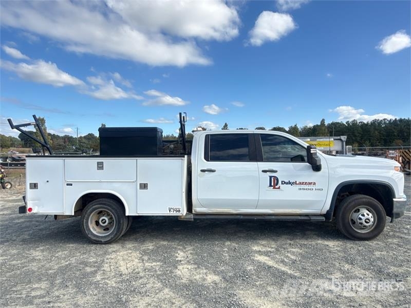 GMC Silverado 3500HD 4x4 Crew Cab Utility Truck Vieglais kravas automobilis/izkraušana no sāniem