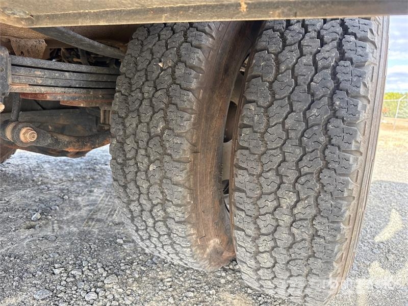 GMC Silverado 3500HD 4x4 Crew Cab Utility Truck Vieglais kravas automobilis/izkraušana no sāniem