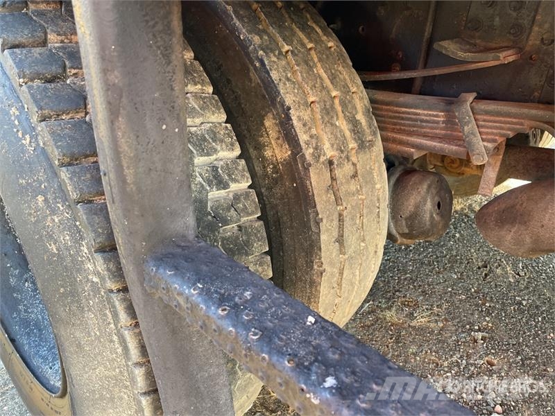 GMC T7500 4x2 COE Asphalt Distributor Truck Вантажівки-цистерни