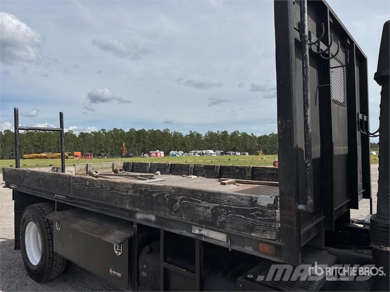 GMC T7500 4x2 Flatbed Truck Flatbed / Dropside trucks