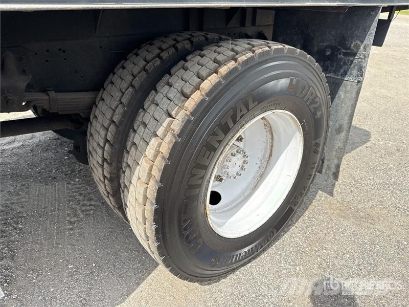 GMC T7500 4x2 Flatbed Truck Flatbed / Dropside trucks