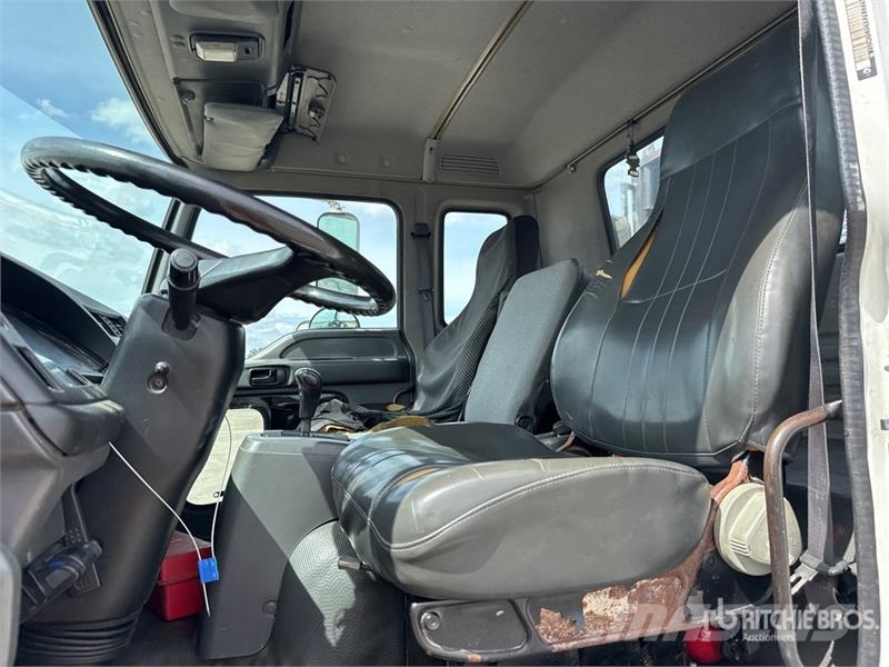 GMC T7500 4x2 Flatbed Truck Flatbed / Dropside trucks