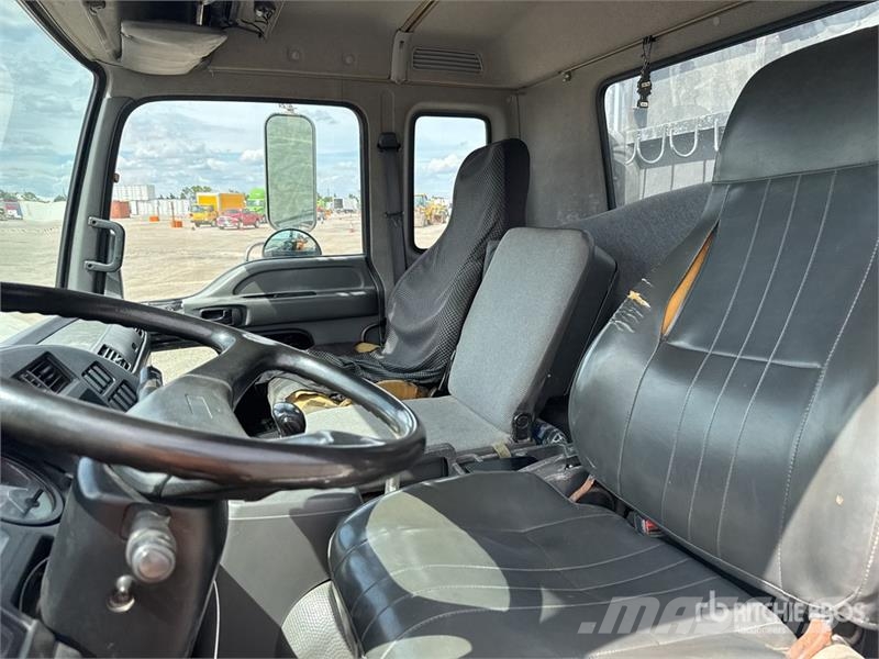 GMC T7500 4x2 Flatbed Truck Flatbed / Dropside trucks