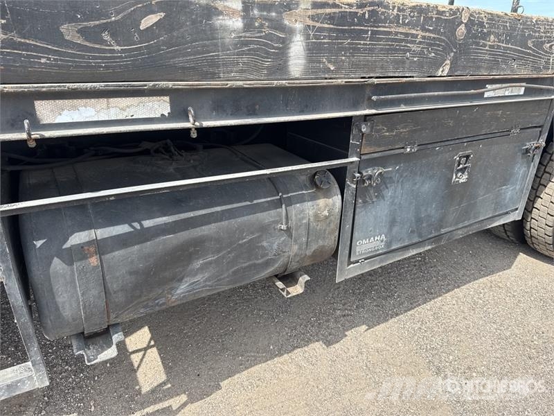 GMC T7500 4x2 Flatbed Truck Flatbed / Dropside trucks