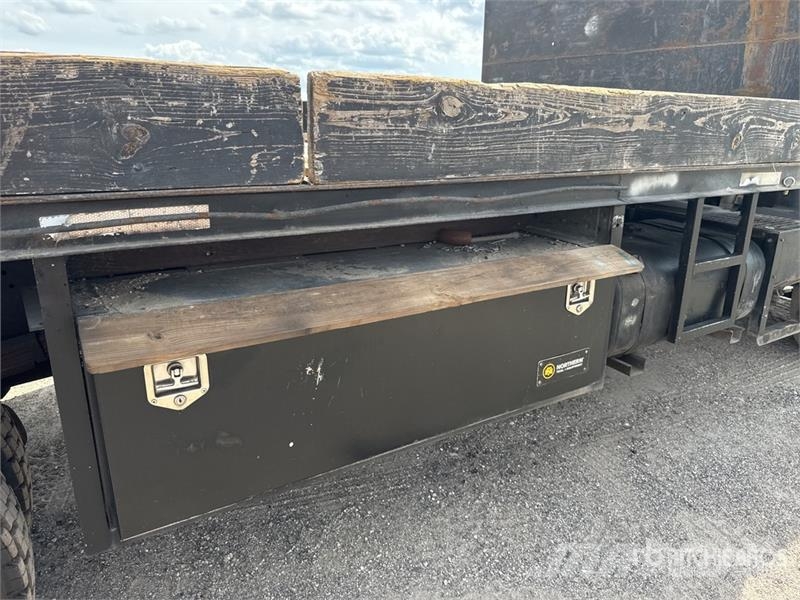 GMC T7500 4x2 Flatbed Truck Flatbed / Dropside trucks