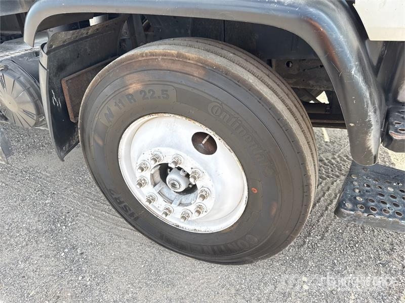 GMC T7500 4x2 Flatbed Truck Flatbed / Dropside trucks