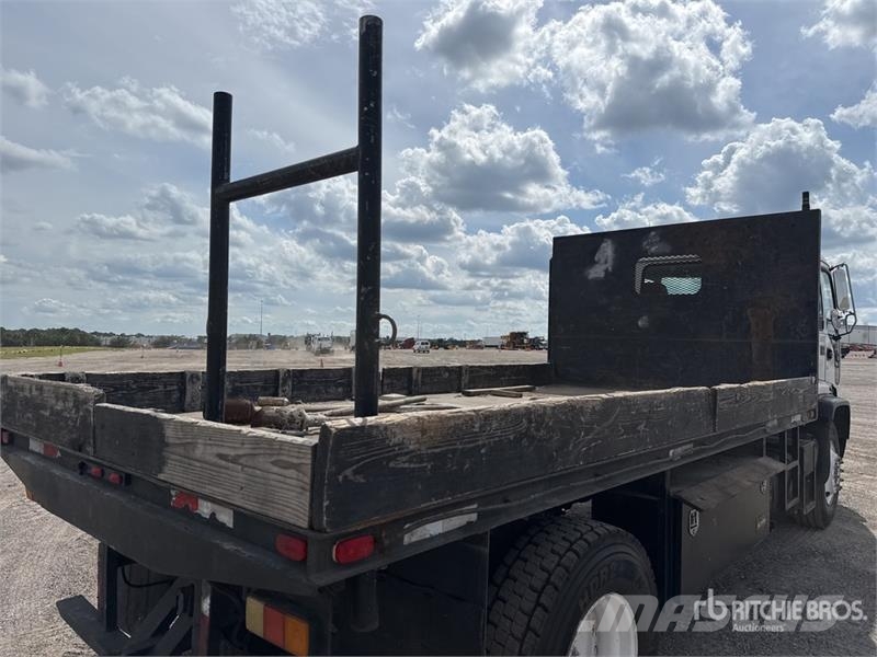 GMC T7500 4x2 Flatbed Truck Flatbed / Dropside trucks