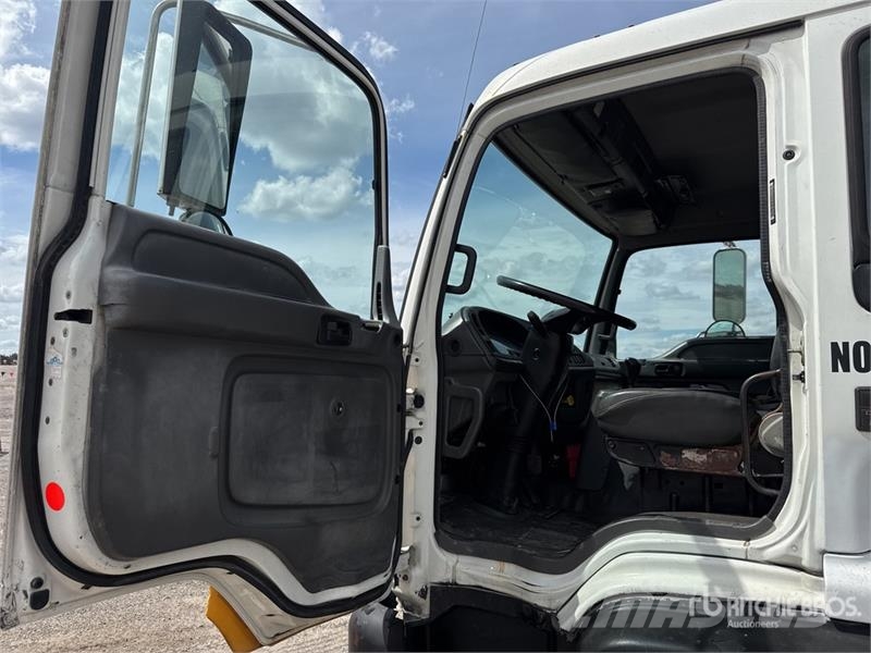 GMC T7500 4x2 Flatbed Truck Flatbed / Dropside trucks