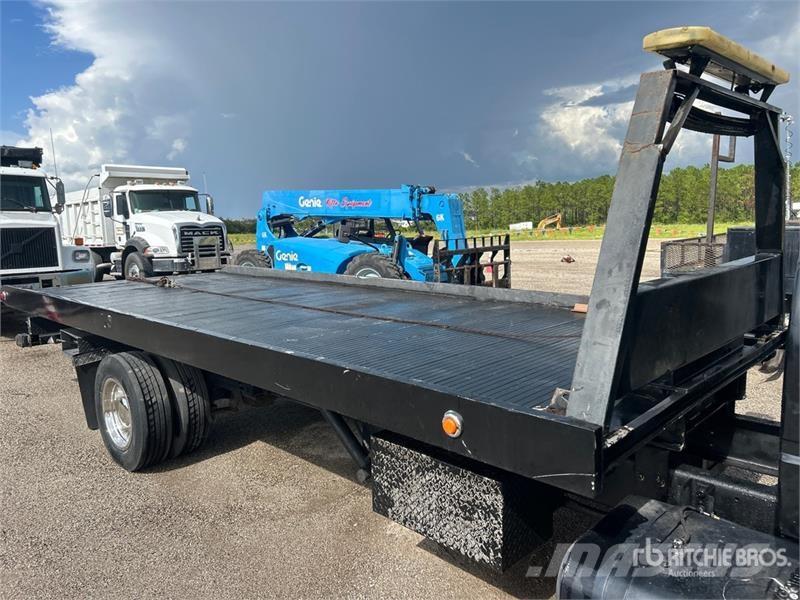 GMC TopKick 6500 LoPro 4x2 Rollback Truck Puksiirid