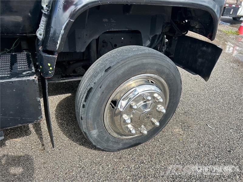 GMC TopKick 6500 LoPro 4x2 Rollback Truck Puksiirid