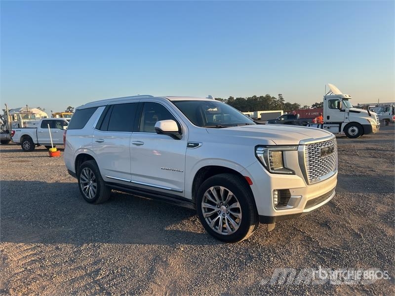 GMC Yukon Denali 4WD SUV Coches