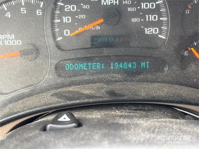 GMC Yukon XL 2WD SUV Kistehergépjárművek