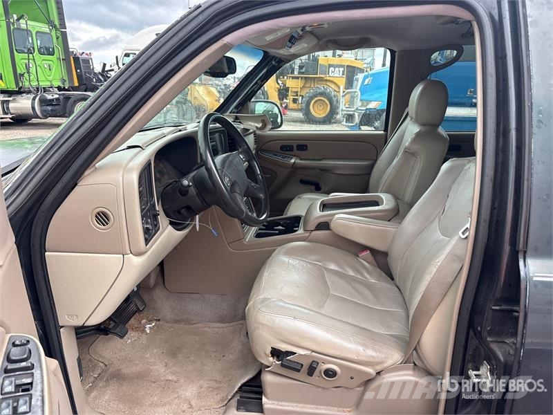 GMC Yukon XL 2WD SUV 汽车