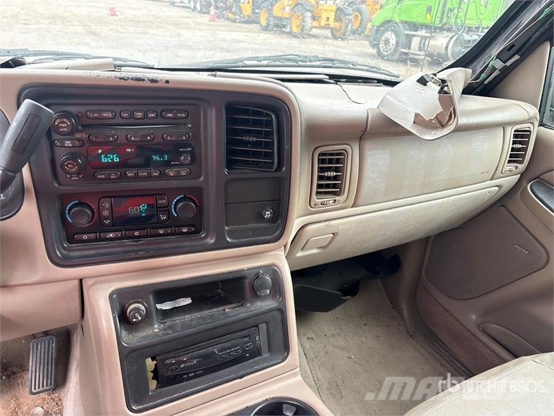 GMC Yukon XL 2WD SUV 汽车