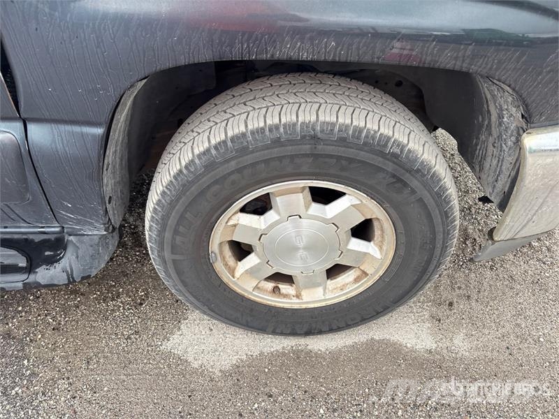 GMC Yukon XL 2WD SUV 汽车