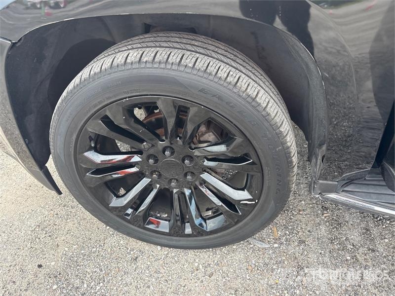 GMC Yukon XL SLE 2WD SUV Biler