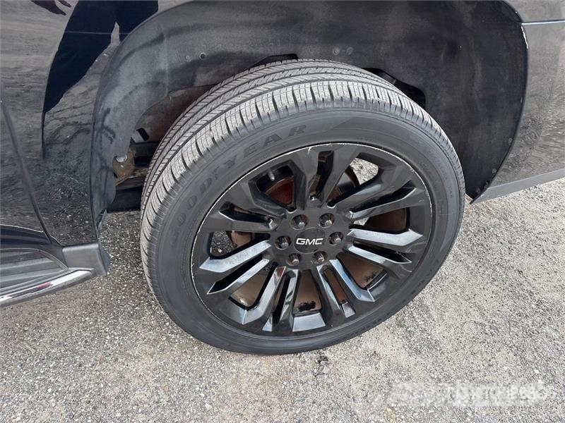 GMC Yukon XL SLE 2WD SUV Biler