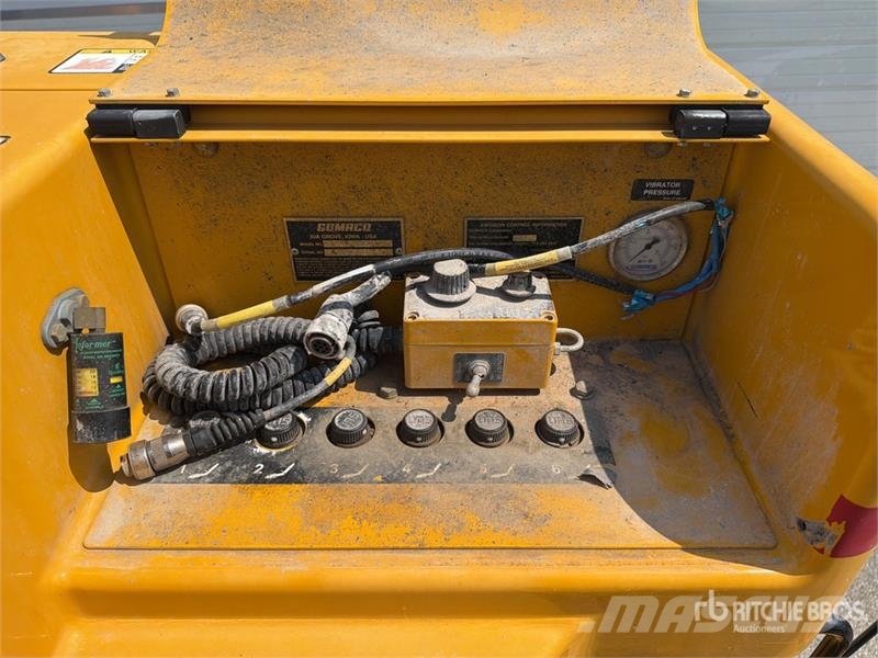 Gomaco GT3600 Curb and Gutter Machine Accesorios