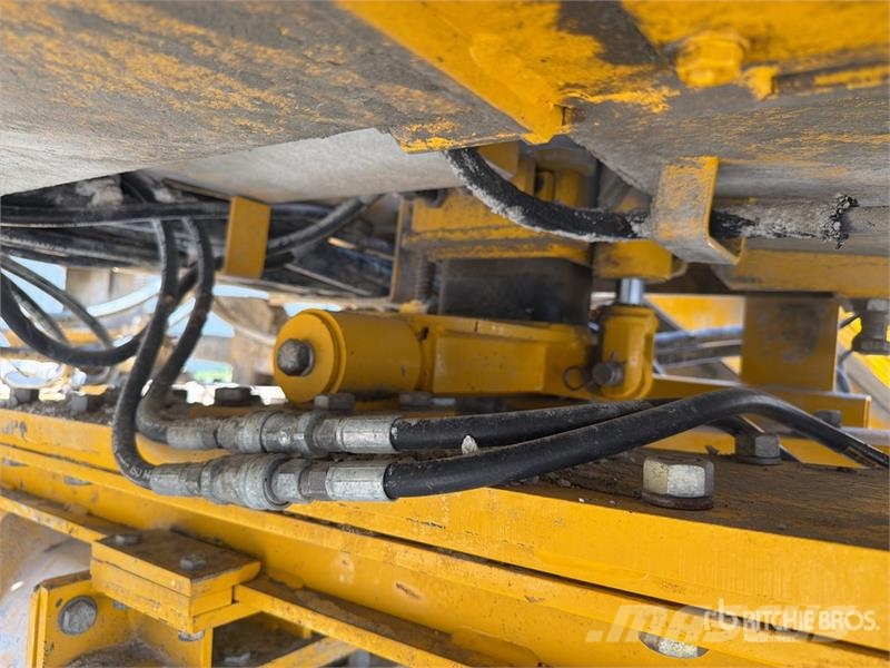 Gomaco GT3600 Curb and Gutter Machine Accesorios