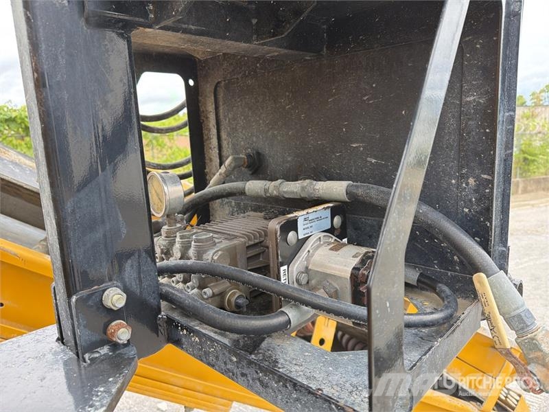 Gomaco GT3600 Curb and Gutter Machine Accesorios