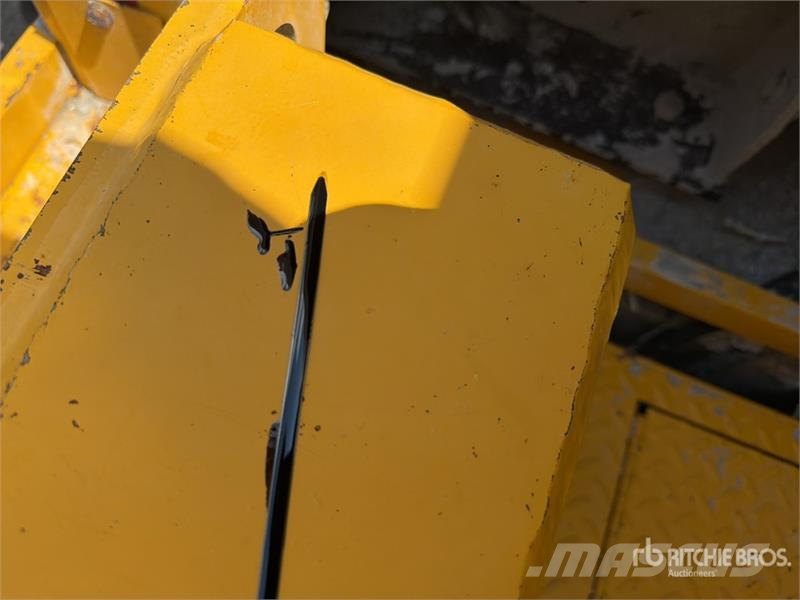 Gomaco GT3600 Curb and Gutter Machine Accesorios