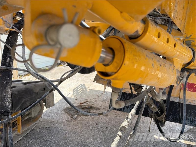 Gomaco GT3600 Curb and Gutter Machine Accesorios