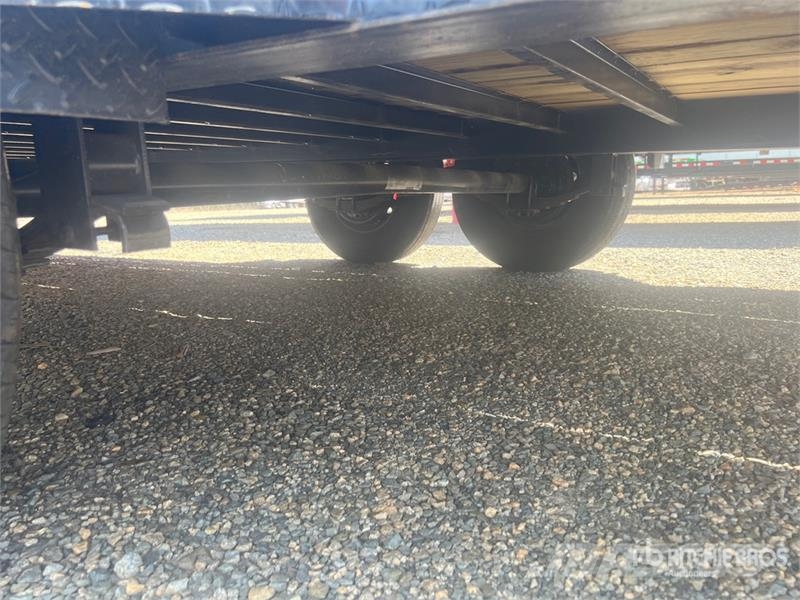 Gorilla Trailers 20 ft T/A Equipment Trailer Remolques para transporte de vehículos