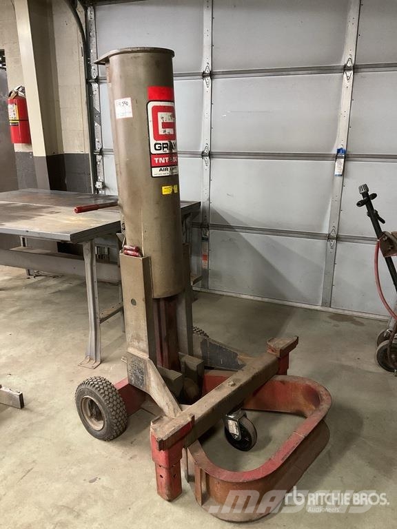  Gray TNT550 Vehicle Lift Építőipar - Egyebek