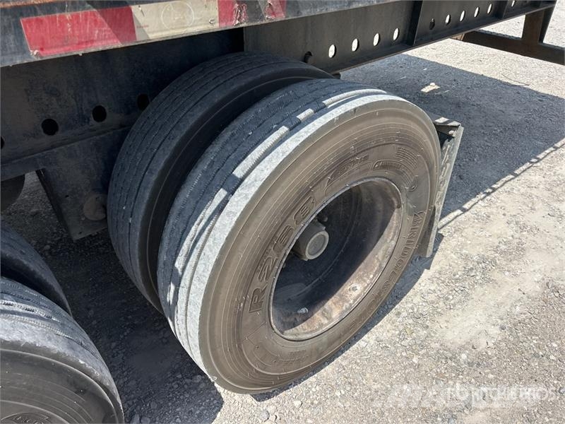 Great Dane FSP-0024-00048 48 ft T/A Flatbed Trailer Valníky