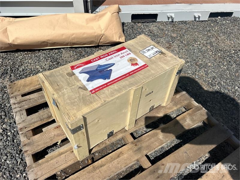  Greatbear 200 lb Cast Iron Anvil (Unused) Otros componentes
