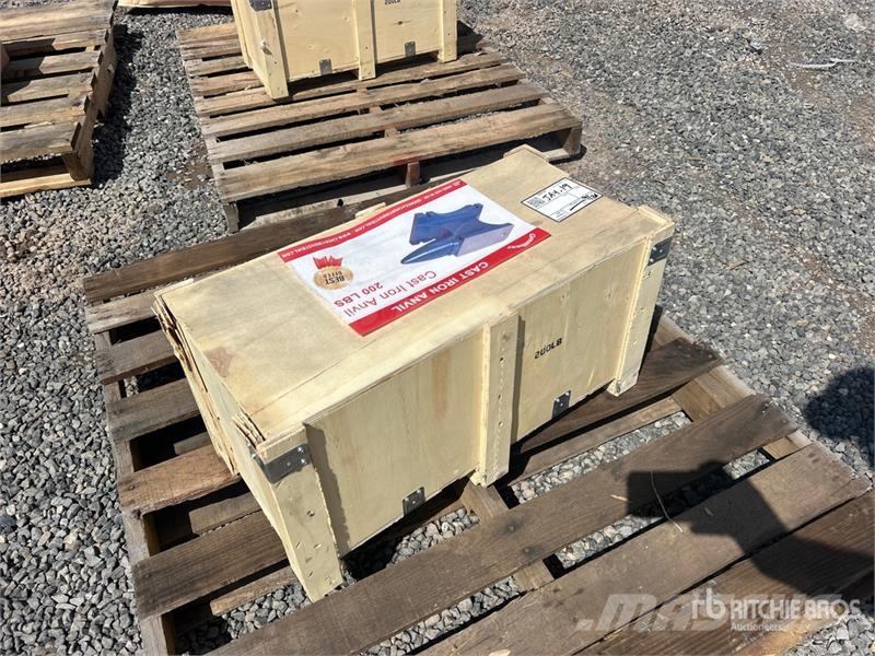  Greatbear 200 lb Cast Iron Anvil (Unused) Otros componentes