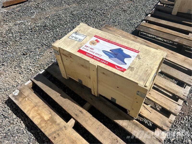  Greatbear 200 lb Cast Iron Anvil (Unused) Otros componentes