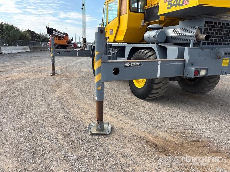 Grove RT540E Celtņi nelīdzenām virsmām