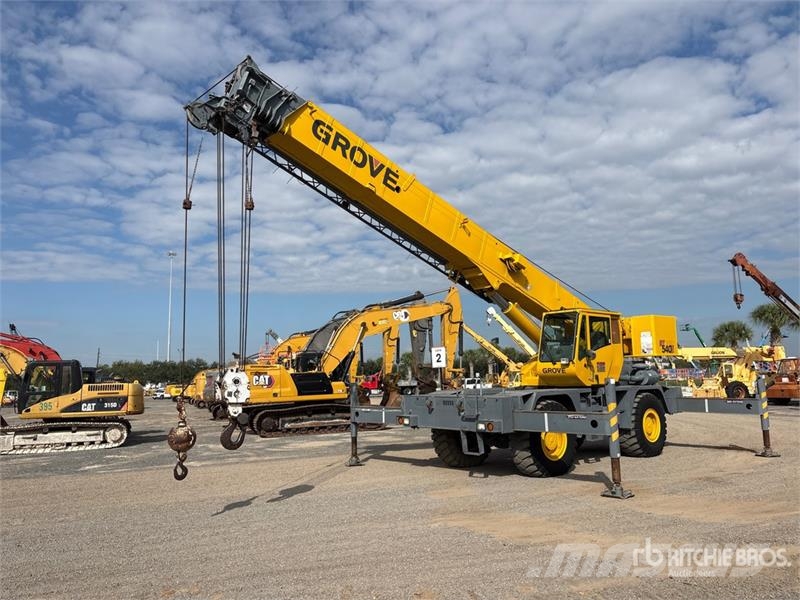 Grove RT540E Celtņi nelīdzenām virsmām