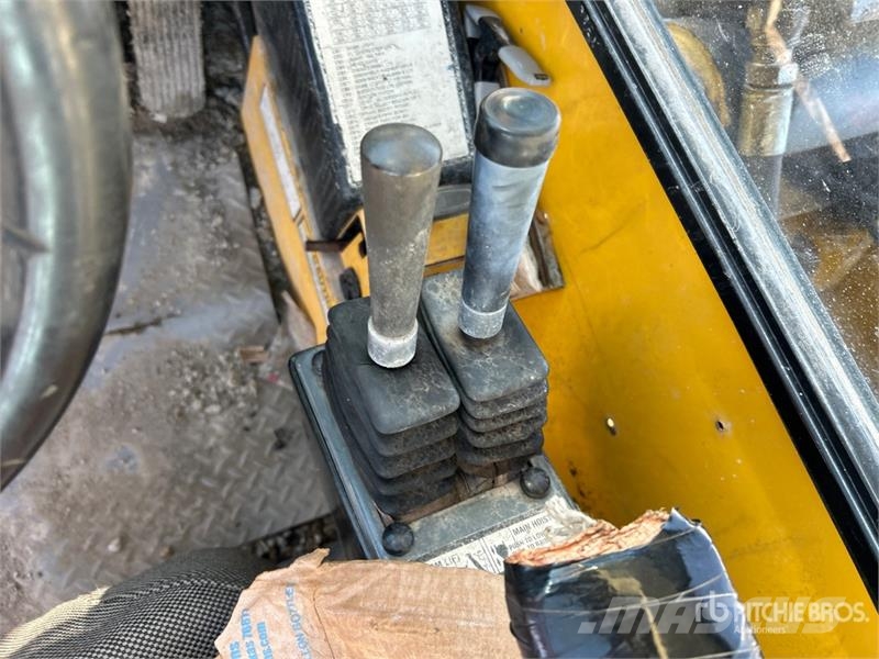 Grove RT640E Rough terrain cranes