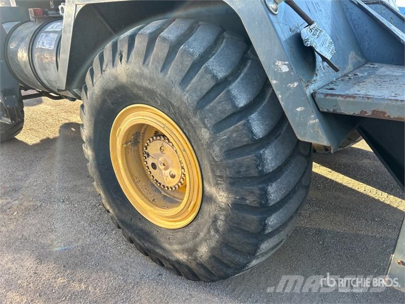Grove RT640E Rough terrain cranes