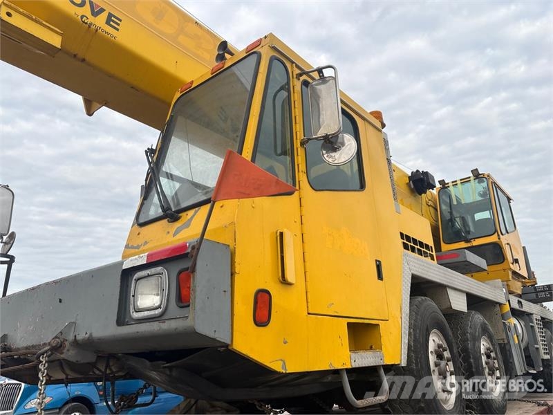 Grove TMS700E رافعات مجنزرة