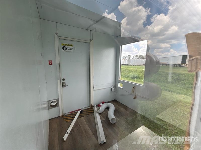  Guard Shack Citas piekabes