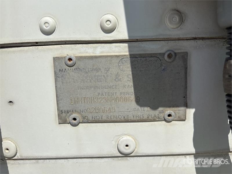 Hackney 16 Bay Refrigerated T/A Beverage Trailer Egyéb