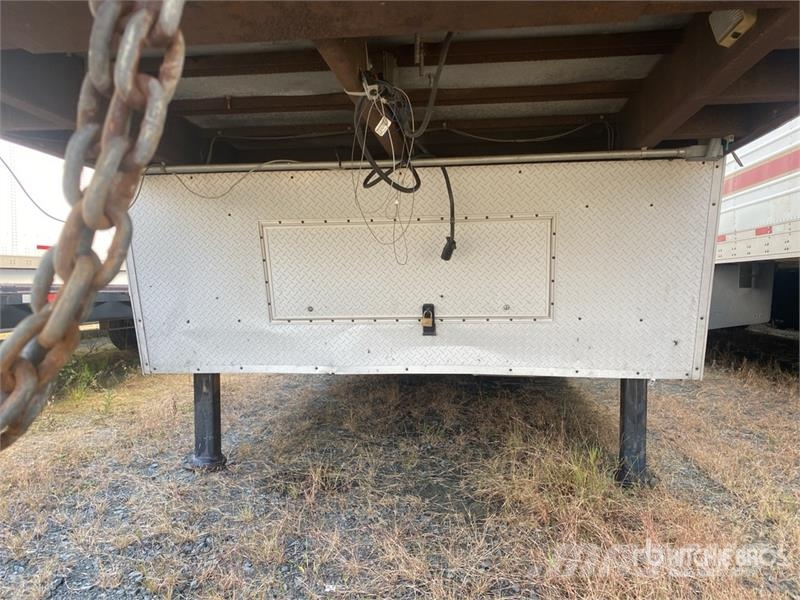 Haulmark 40 ft Tri/A Mobile Laundry Enclosed Trailer ボックスボディートレーラー