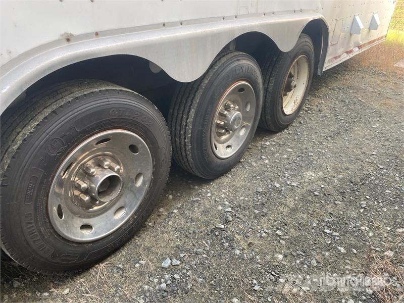 Haulmark 40 ft Tri/A Mobile Laundry Enclosed Trailer ボックスボディートレーラー