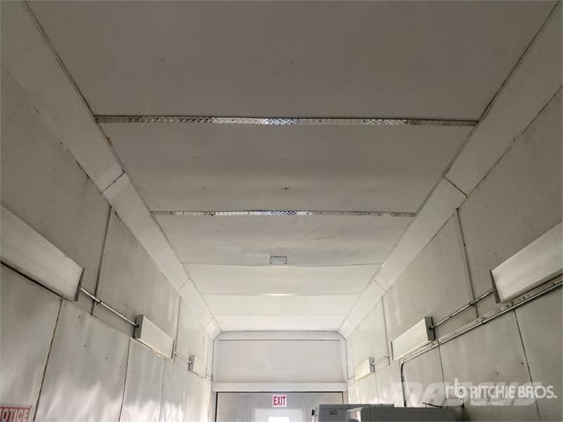 Haulmark 40 ft Tri/A Mobile Laundry Enclosed Trailer ボックスボディートレーラー