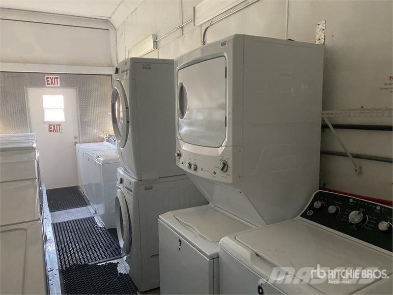 Haulmark 40 ft Tri/A Mobile Laundry Enclosed Trailer ボックスボディートレーラー