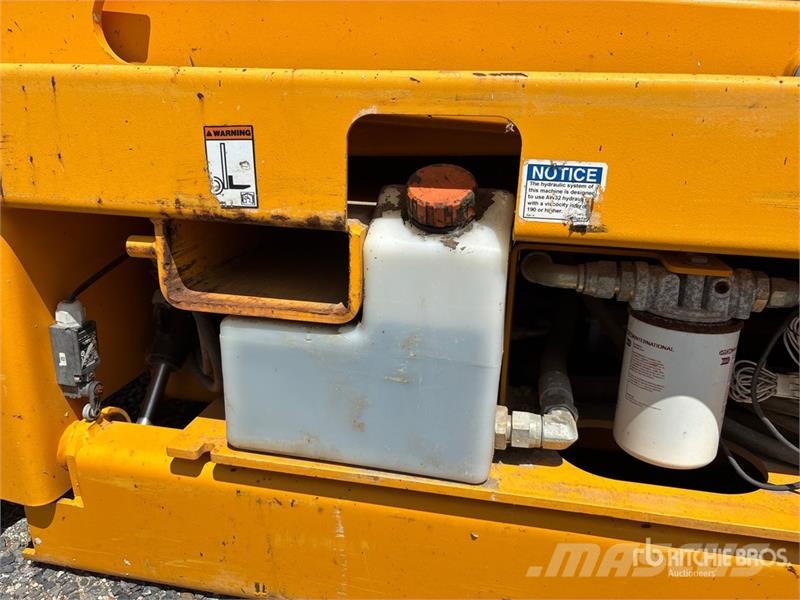 Haulotte 2632E Electric Scissor Lift 剪式升降機