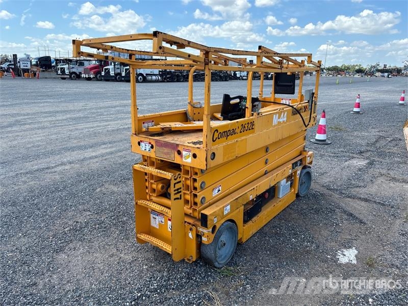 Haulotte 2632E Electric Scissor Lift 剪式升降機
