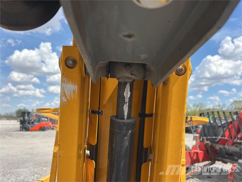 Haulotte HA32CJ 2WD Electric Articulating Boom Lift 曲臂高空作業車