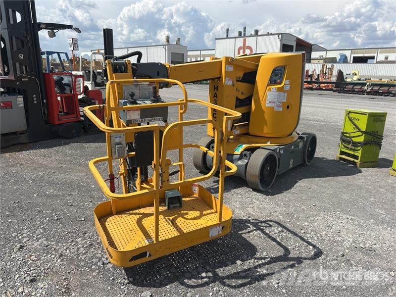 Haulotte HA32CJ 2WD Electric Articulating Boom Lift 曲臂高空作業車