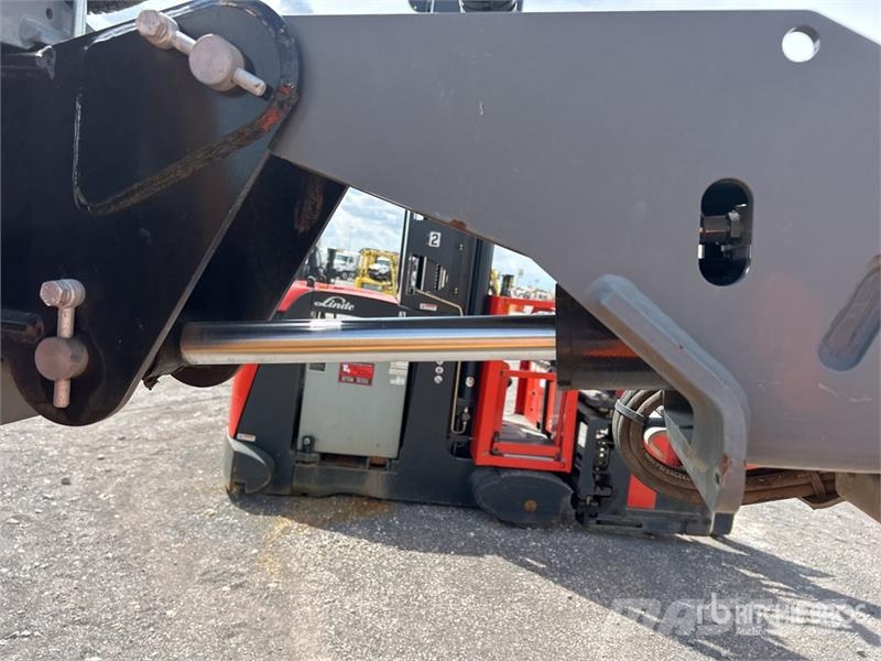 Haulotte HA32CJ 2WD Electric Articulating Boom Lift 曲臂高空作業車
